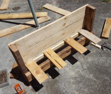 $6 DIY Planter Box using recycled jugs and a pallet - Practical ...